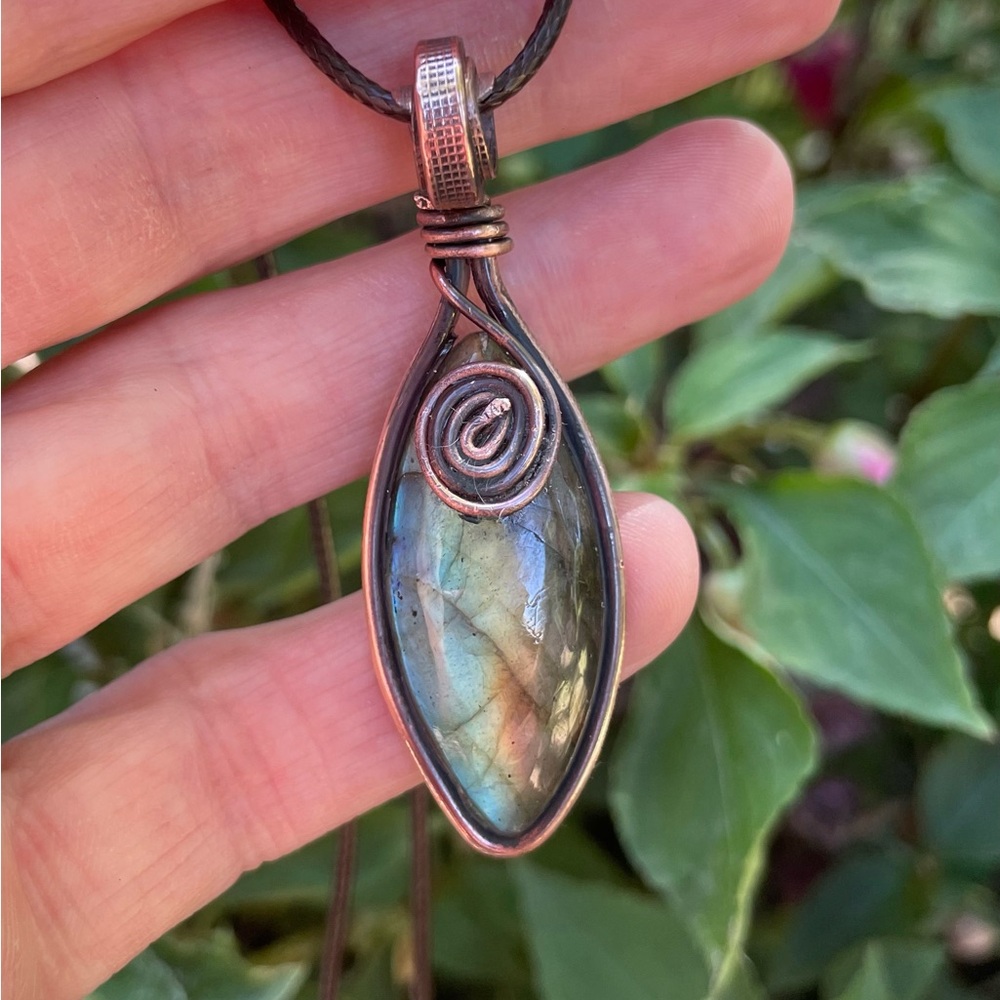 Elegant Copper Labradorite Pendant Necklace